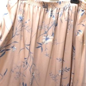 Blair Boutique Beige/Blue/White Floral Size XLarge